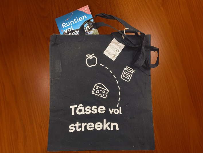Tâsse vol streekn zwart afbeelding